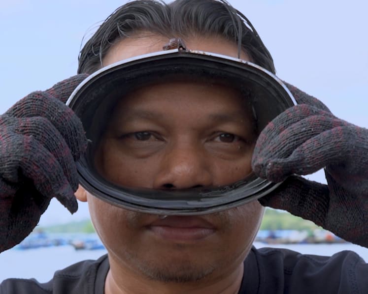 Crocodile attacks, lightning strikes and back pains. A peek into the risky work of Johor’s mussel farmers