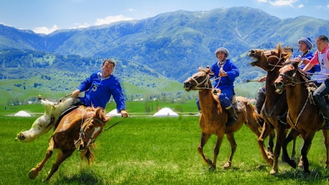 【城市呼吸｜陈荣光】火马之年：动荡世界里的另一种生机