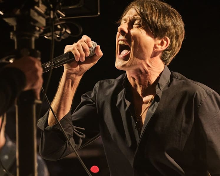 Suede singer Brett Anderson swats phones off fans recording at Singapore concert: 'If you wanna film, go to the back'