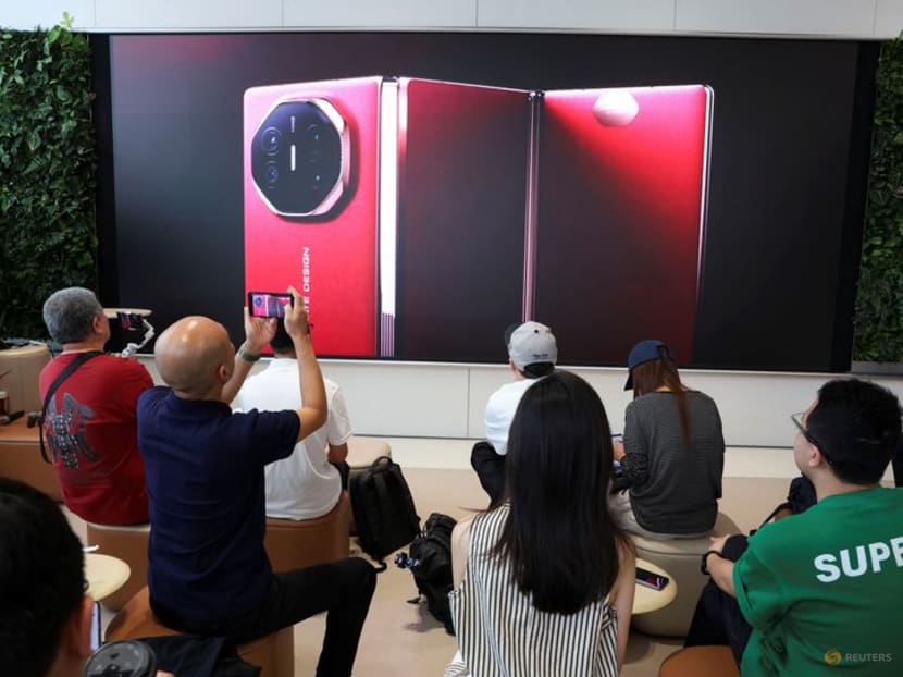 Huawei seeks to steal spotlight from Apple with launch of US$2,800 tri-fold smartphone Huawei seeks to steal spotlight from Apple with launch of US$2,800 tri-fold smartphone