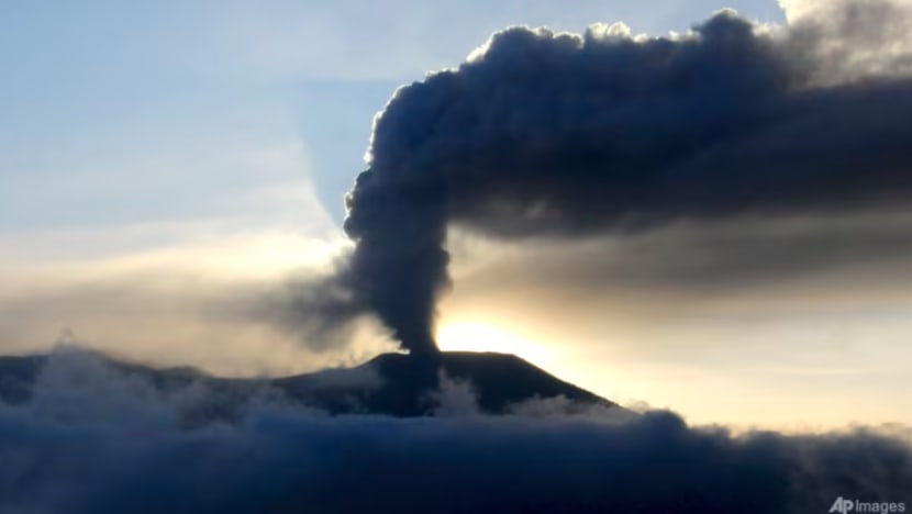 மராப்பி எரிமலை வெடிப்பு - முடிவுற்றன மீட்புப் பணிகள்