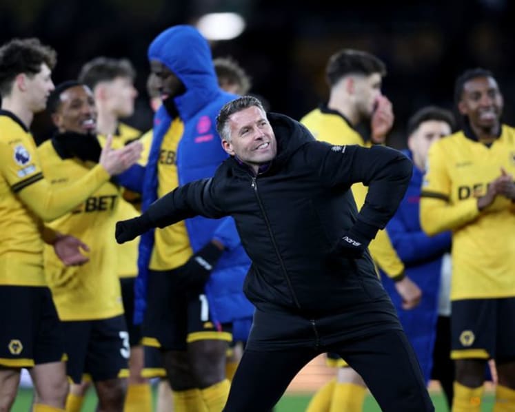 Arsenal strengthen Premier League grip, Villa surge into second as Wolves finally win