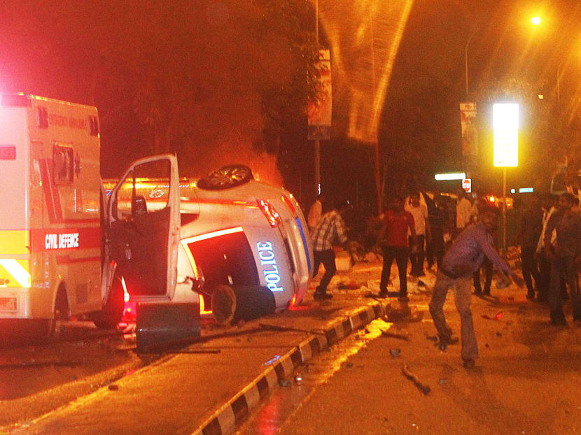 Riot in Little India on Dec 8, 2013. Photo: Ooi Boon Keong
