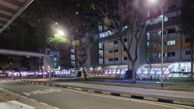 灵堂外设70电子花圈被移除 丧家：难拒亲友心意 非炫耀