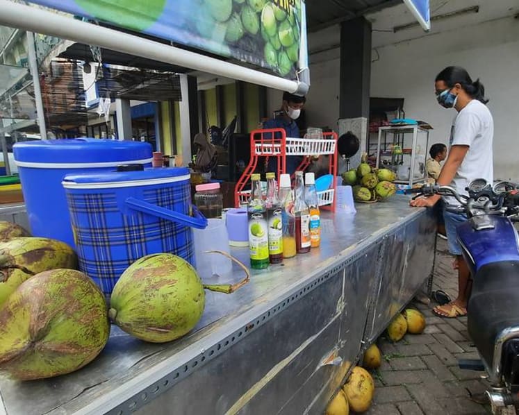 Indonesians turn to healthy drinks and food as COVID-19 rages, but authorities warn of overconsumption