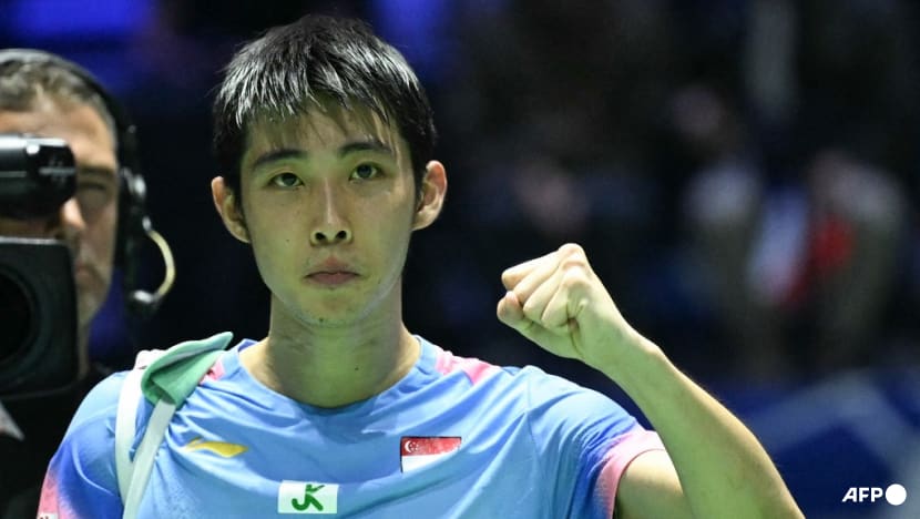 Singapore's Loh Kean Yew advances to BWF World Championships quarters after comeback against Japan's Naraoka Singapore's Loh Kean Yew advances to BWF World Championships quarters after comeback against Japan's Naraoka
