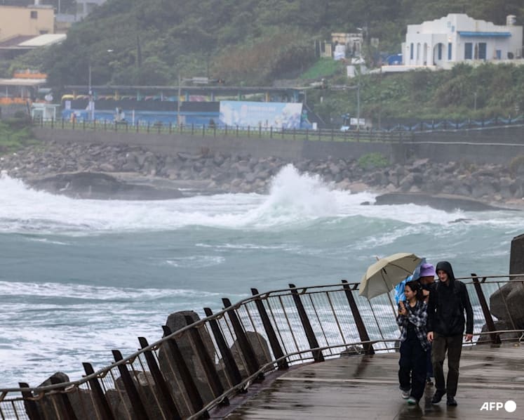 Taiwan evacuates 3,000 as Typhoon Fung-wong approaches