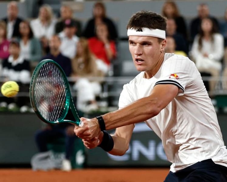 Resolute Mensik makes Paris semis, Andreeva and Kostyuk set up meeting