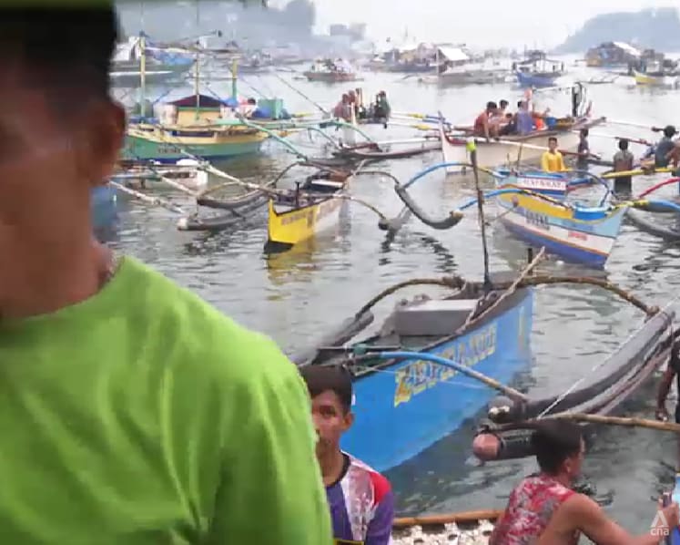Wary Filipino fishermen continue to fish in disputed waters, despite China’s maritime detention rule