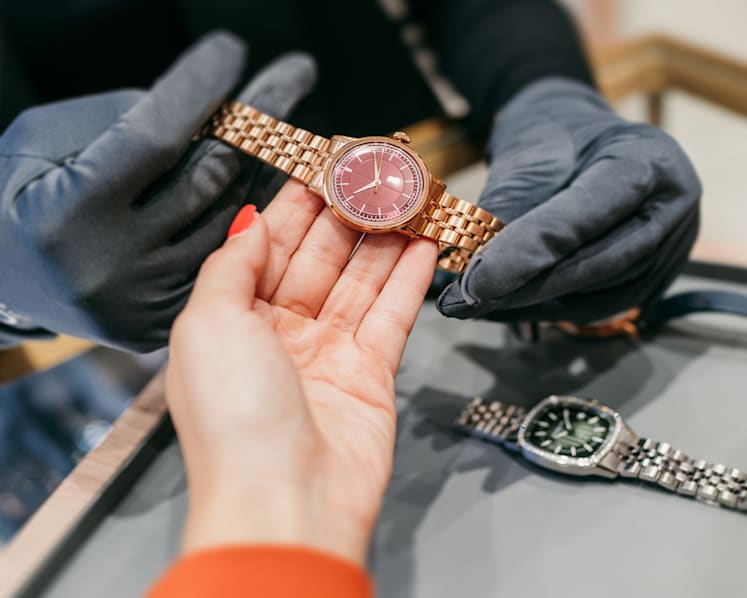 A beginner’s guide to buying pre-owned luxury watches: Risks and tips