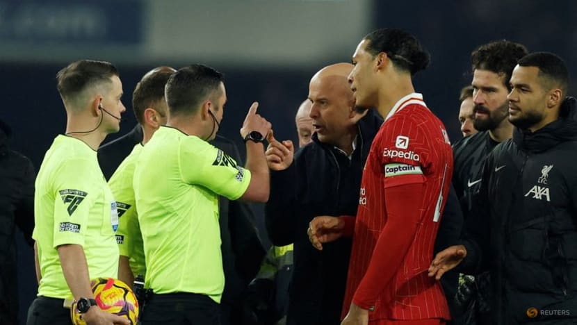 Referee lost control of Merseyside derby, Van Dijk says