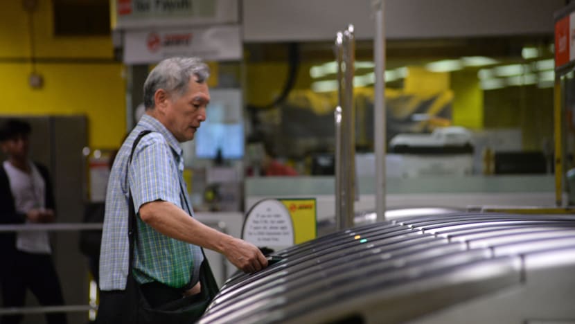 Adult Ez-link card users have to switch to SimplyGo for public transport payments by June 1: LTA