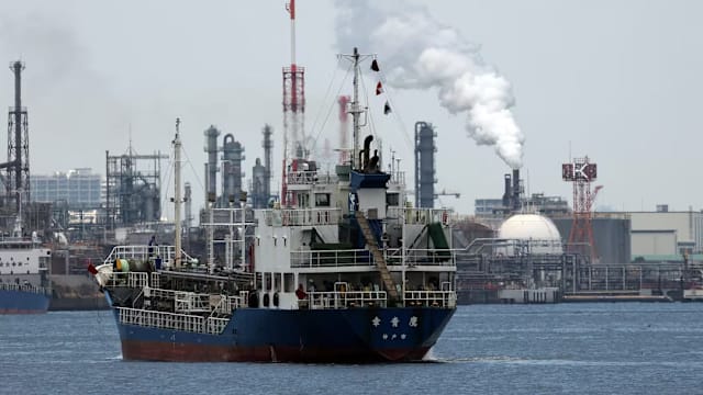 应对供应冲击 日本释放联合石油储备