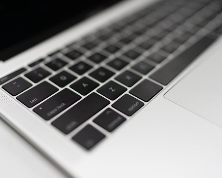 Man who sued woman for S$3 million after being rejected gets more cheating charges over fake MacBooks