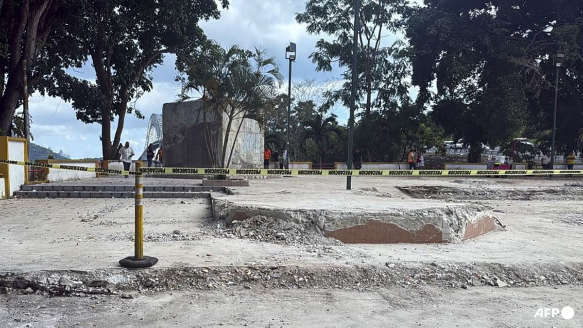 Monument honouring China’s contribution to Panama Canal torn down