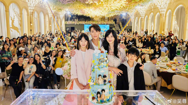 吴尊携家人上海庆生　席开22桌请粉丝吃大餐