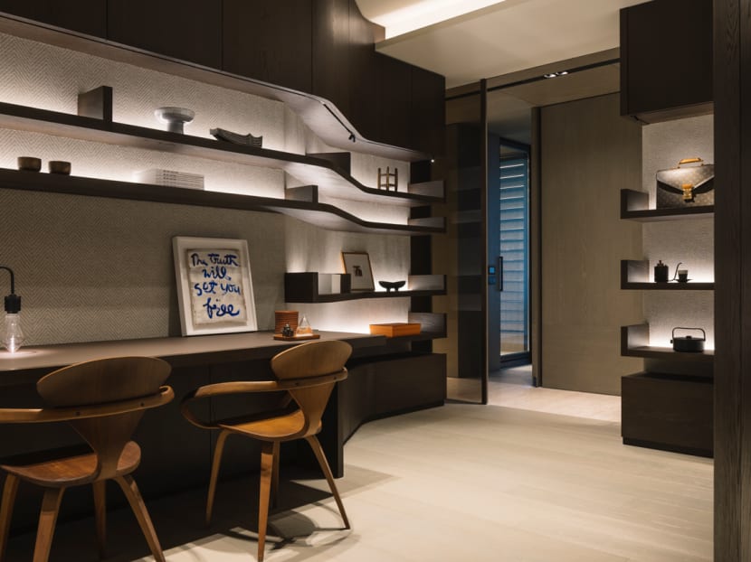 An apartment in Singapore with a special room for tea and wine appreciation An apartment in Singapore with a special room for tea and wine appreciation