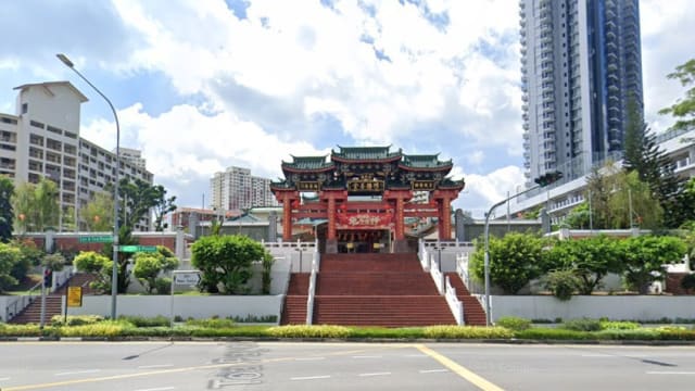 对香油钱动贪念 庙宇行政助理偷近4万元每天大吃大喝