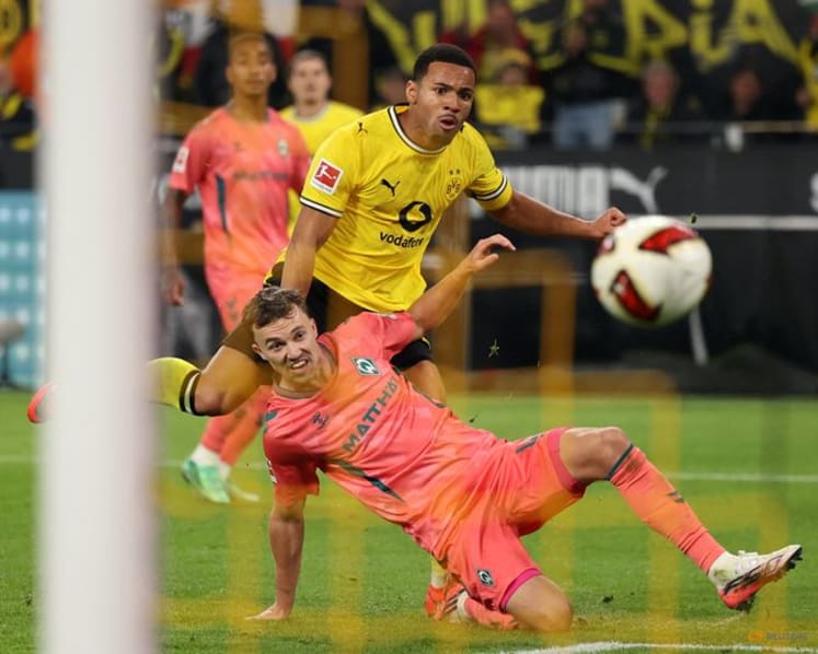 Fullkrug haunts former side as Bremen battle for 2-2 draw at Dortmund