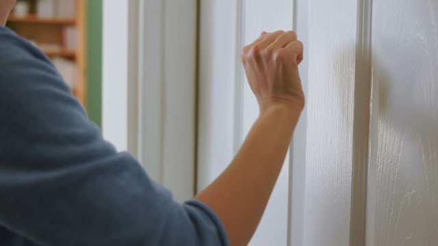 淡滨尼出现青少年沿户卖雪糕 食品局：这是非法兜售