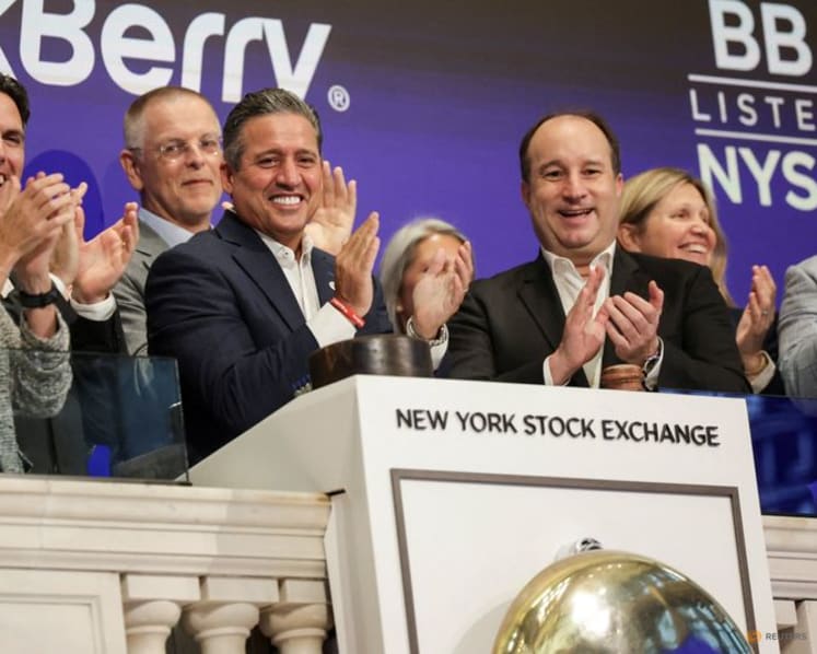 BlackBerry forecasts upbeat quarterly revenue, says turnaround complete