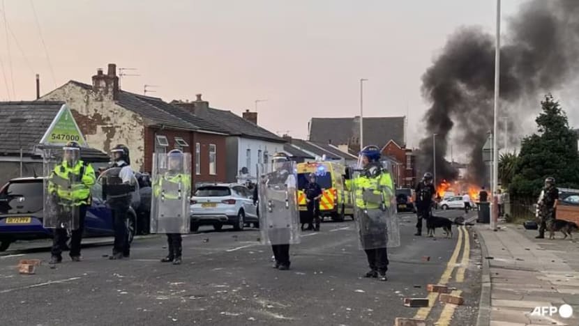 Rakyat SG Muslim di Britain "berjaga-jaga tahap tinggi" di tengah rusuhan antipendatang, sentimen xenofobia