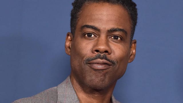 那一巴掌还在痛　Chris Rock揭一年前被Will Smith掌掴的真正原因