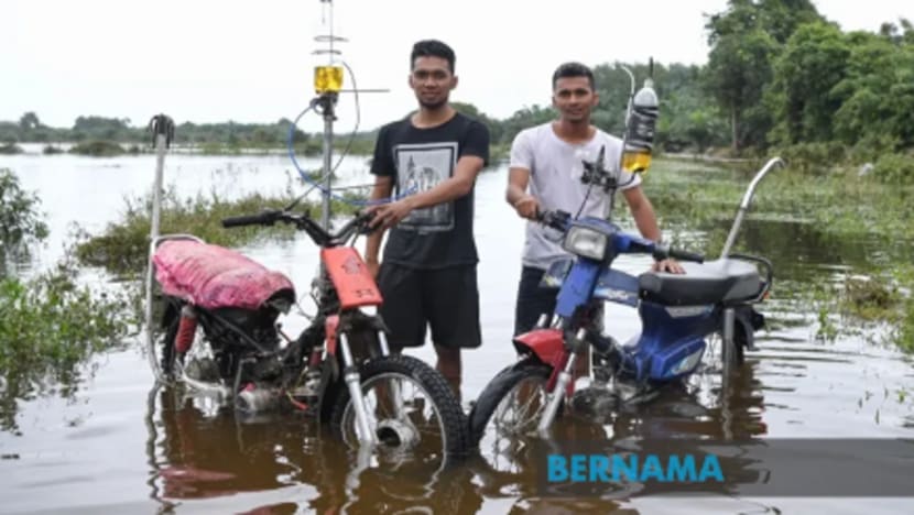 2 anak muda kampung cipta motosikal yang mampu redah banjir