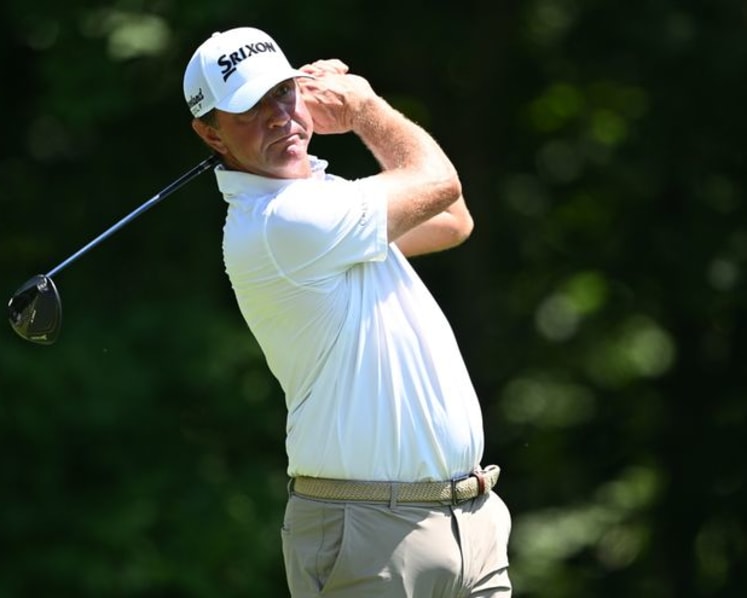 Glover says mid-round shoe removal about spike marks, not AimPoint protest