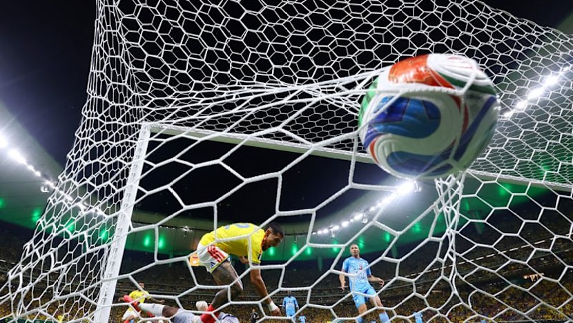 Munoz strike sends Colombia into World Cup Round of 32