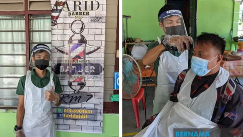 Belajar guna Youtube, lelaki kurang upaya ini kini buka kedai gunting rambut