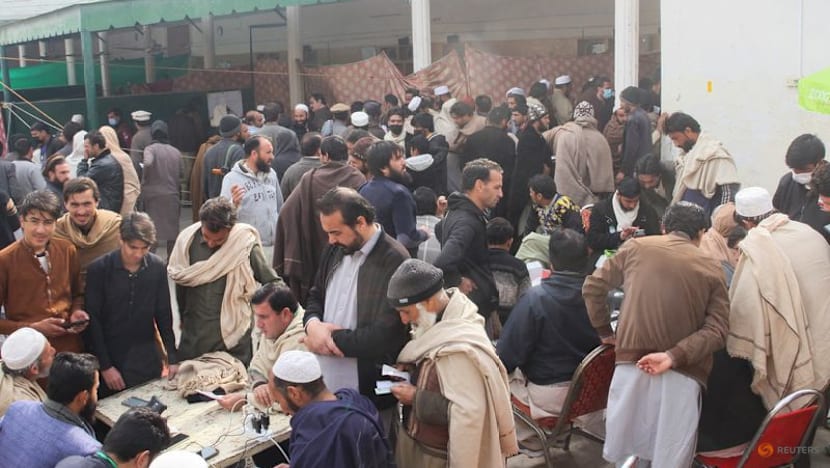 Thousands flee northwest Pakistan after mosques warn of possible military action