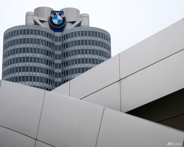 BMW recalls hundreds of thousands of cars over fire risk