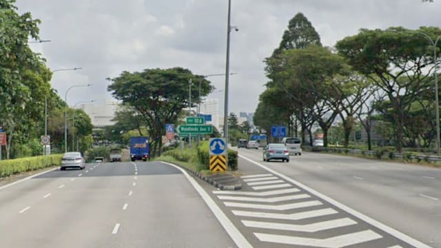 兀兰关卡附近路段车祸 摩托车骑士送院