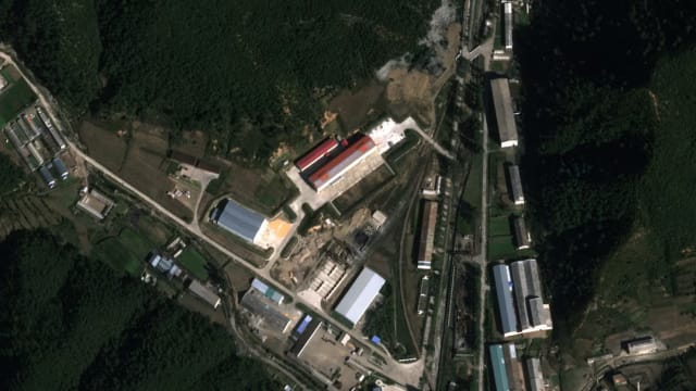 卫星图像显示 朝鲜正扩建导弹军工厂