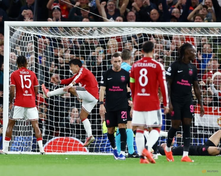 Como enjoy dream Champions League debut, big wins for Man Utd and Bayern Munich