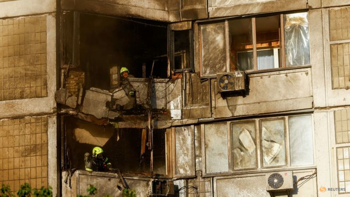 Russian strikes on Ukraine kill 8