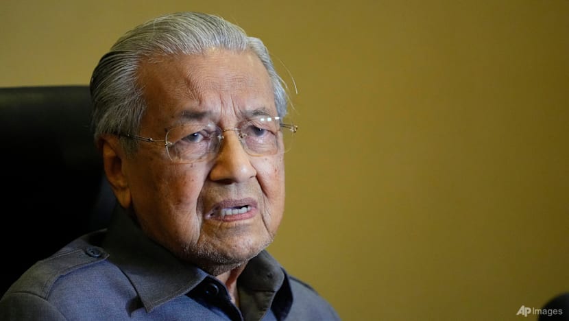 Former Malaysian PM Mahathir Mohamad says he has lost control of his leg after a fall