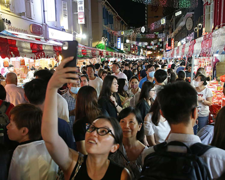 Shoppers throng Chinatown CNY bazaar; gridlock at 2 intersections listed as ‘very crowded’ on live map