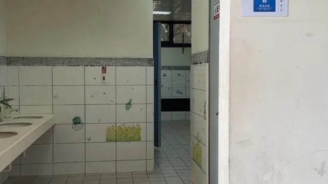 台湾两高中生不服管教 木棍伏击老师头破血流
