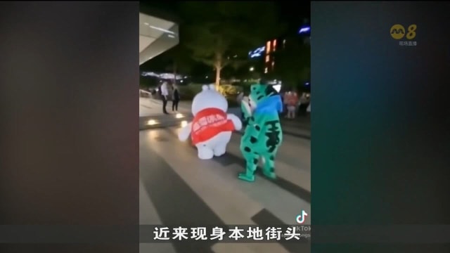 青蛙人偶本地爆红 受访业者：人偶出租和兼职演员需求增加三成
