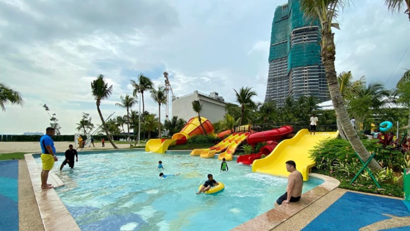 Taman tema air tarikan terbaru Forest City di Johor