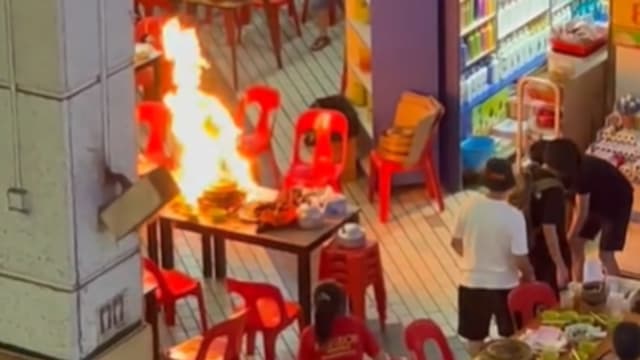 疑食客开炉点火失误 黄金坊泰式烧烤店闹火警