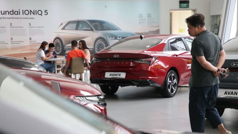 Pembeli kereta serbu bilik pameran setelah COE bagi kereta besar merosot bawah S$100,000