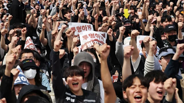 数万名三星电子员工在韩国举行集会 要求提高工资和花红