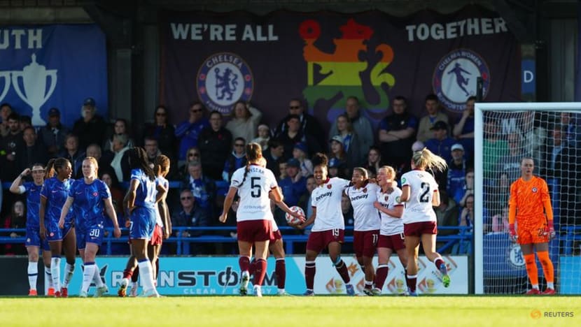 Chelsea held by West Ham but stay top of WSL