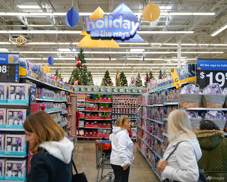 Excess inventories force US retailers to cut prices, offer big discounts this holiday season