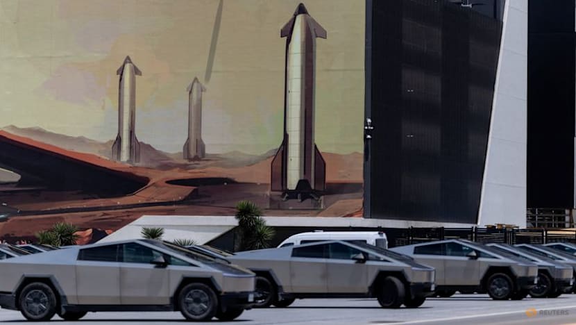 Exclusive-Musk and insiders to retain voting control of SpaceX after IPO, filing shows