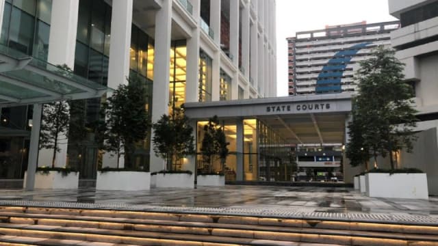 新航飞行员涉逃税 被判监六个月罚款18万