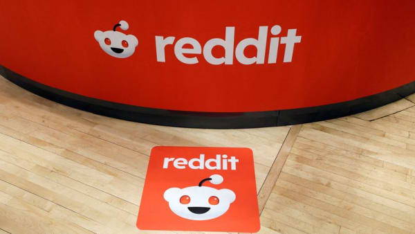 Reddit's strong revenue forecast signals advertising strength, shares surge 19% - Channel News Asia (Picture 2)